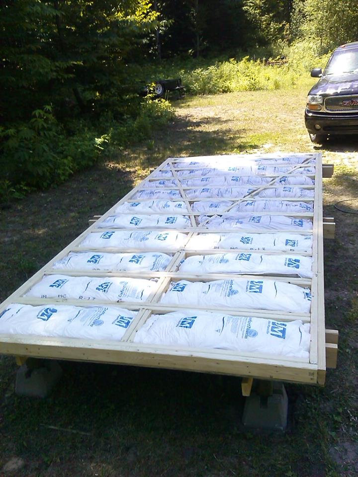 20141206sa-shepherds-hut-wagon-retreat-tiny-house-floor-insulation